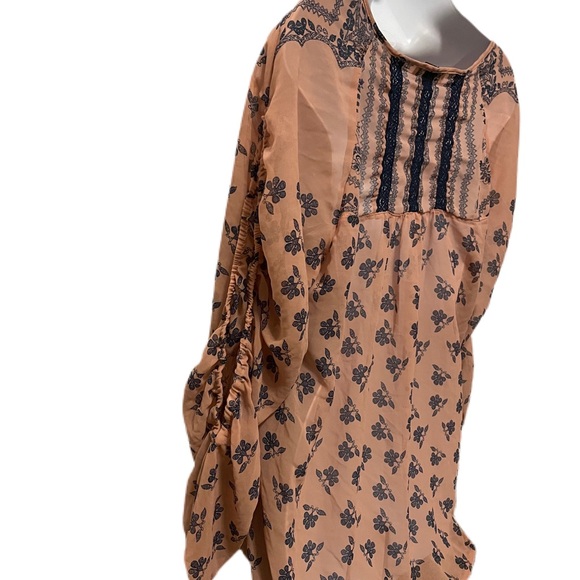 Unity World Wear top - Picture 8 of 9